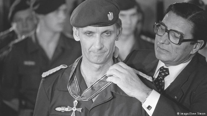 Ulrich Wegener was widely celebrated for his leadership in the 1977 Mogadishu operation (imago/Sven Simon)