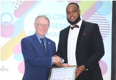 Pictured here is Rt.Hon Alun Michael the Police Crime Commissioner for South Wales receiving a Friend of the Somaliland Community Award from Ali Abdi one of the Event Organisers for his contribution to the SomalilandCommunity